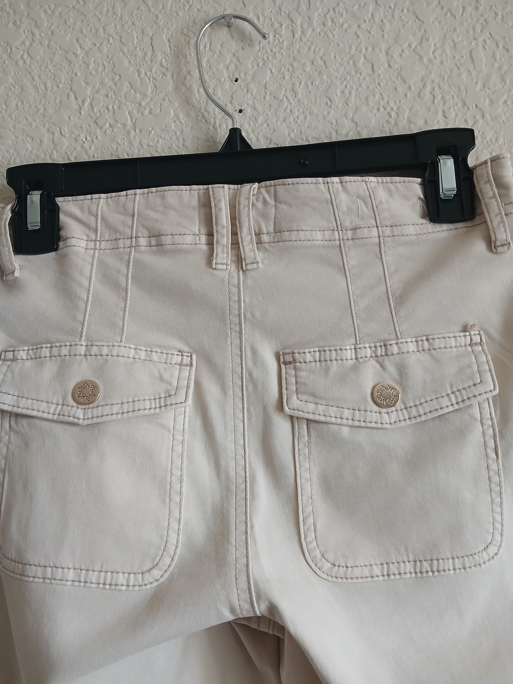 White House Black Market Cropped Cargo Ankle Pants in Cream SZ 00 - Picture 4 of 8